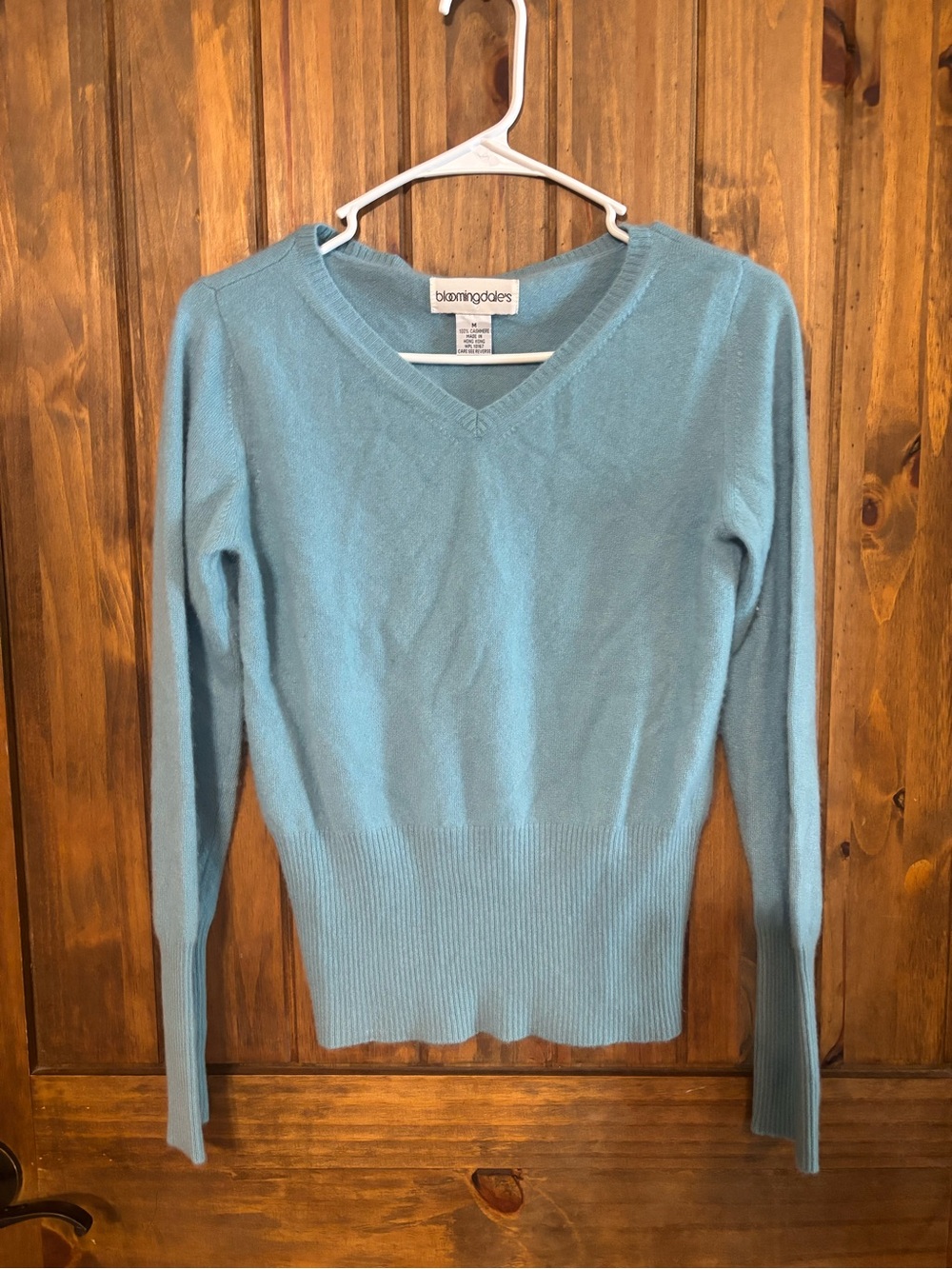 Vintage Bloomingdale’s 100% Cashmere Blue V Neck Knit Sweater Womens M Soft - Picture 2 of 10